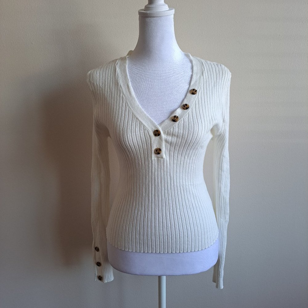 Women's Love Tree Long Sleeves V Neck White Top Sweater Size L